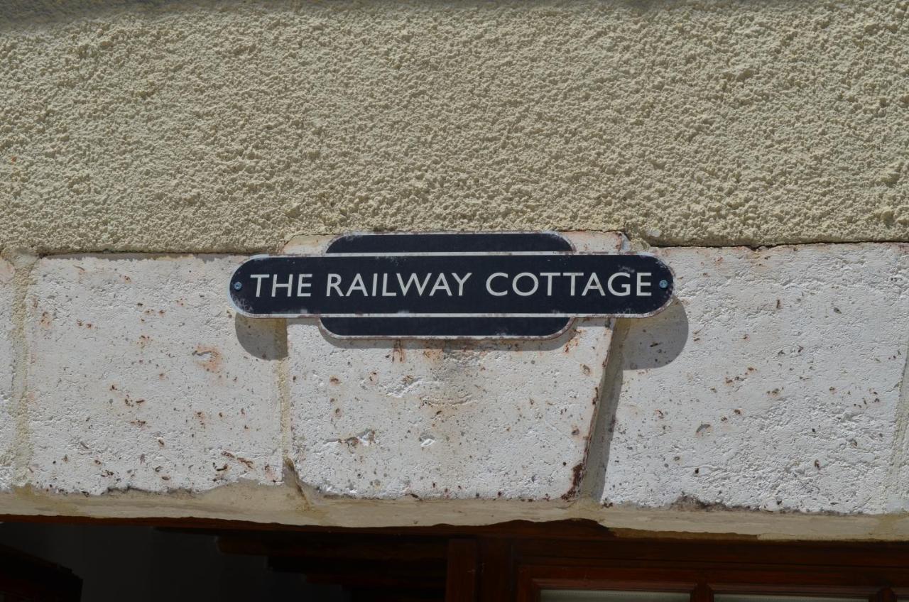 The Railway Cottage - Characterful And Comfortable Holiday Cottage Piégut-Pluviers 外观 照片